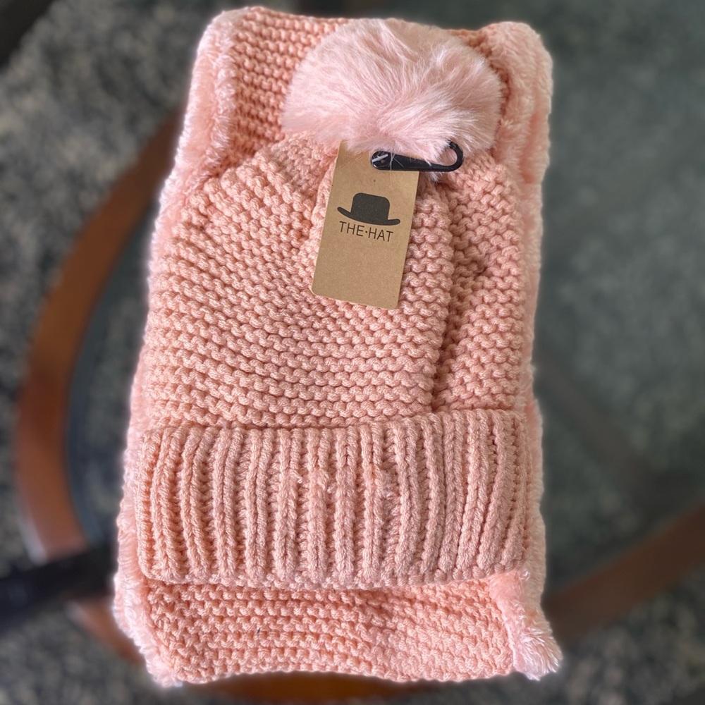 New hat and scarf set